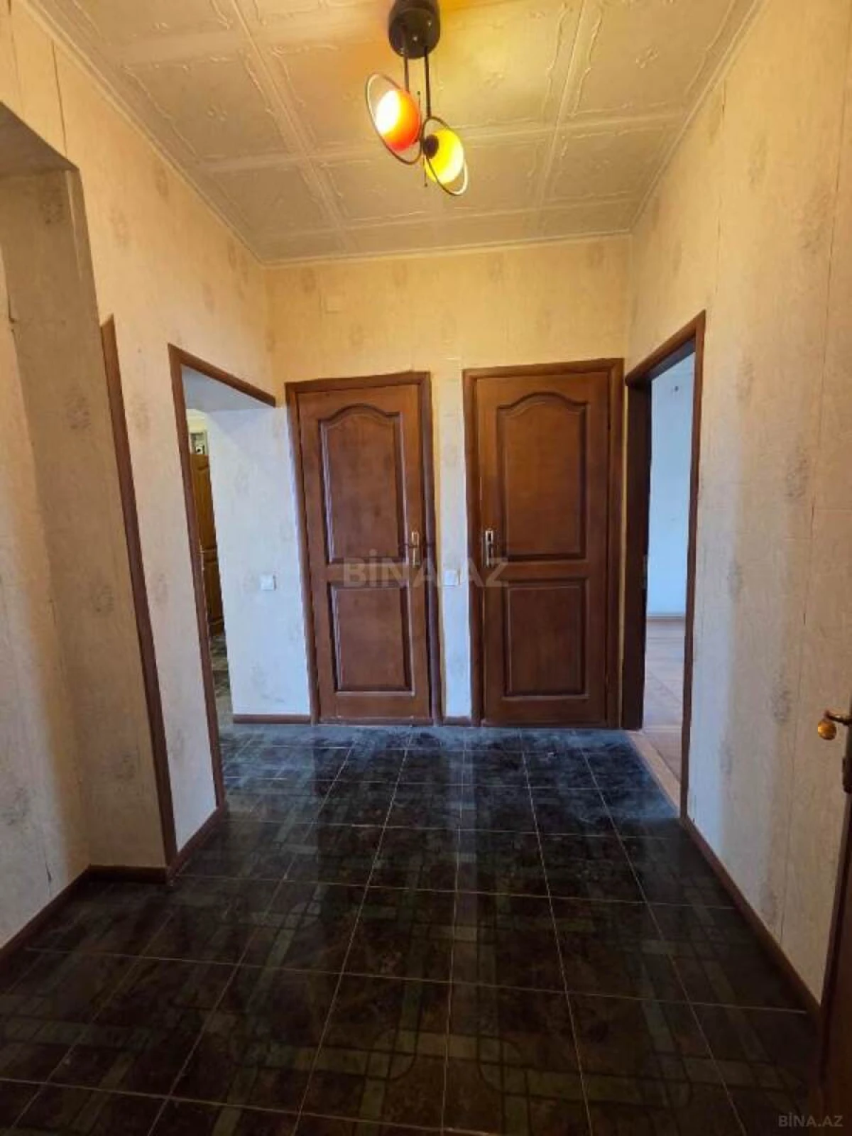 Satılır 3 otaqlı mənzil 135 m²