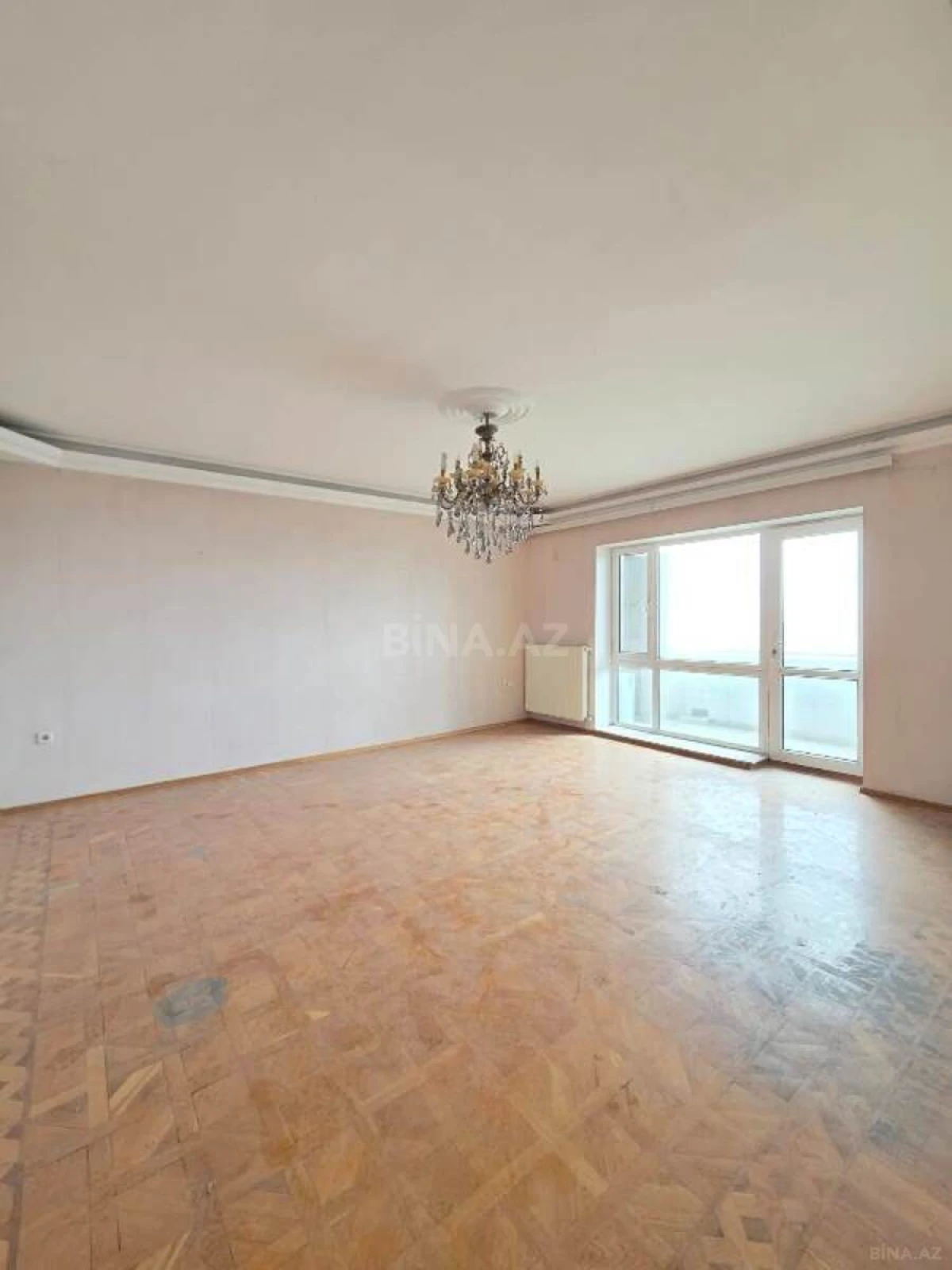 Satılır 3 otaqlı mənzil 135 m²