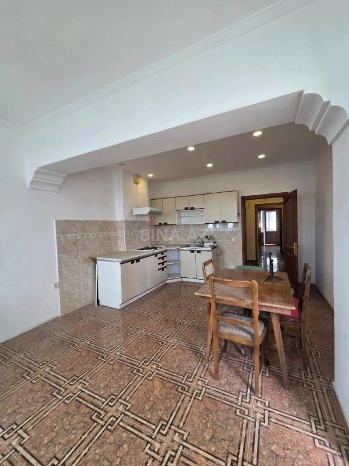 Satılır 3 otaqlı mənzil 135 m²