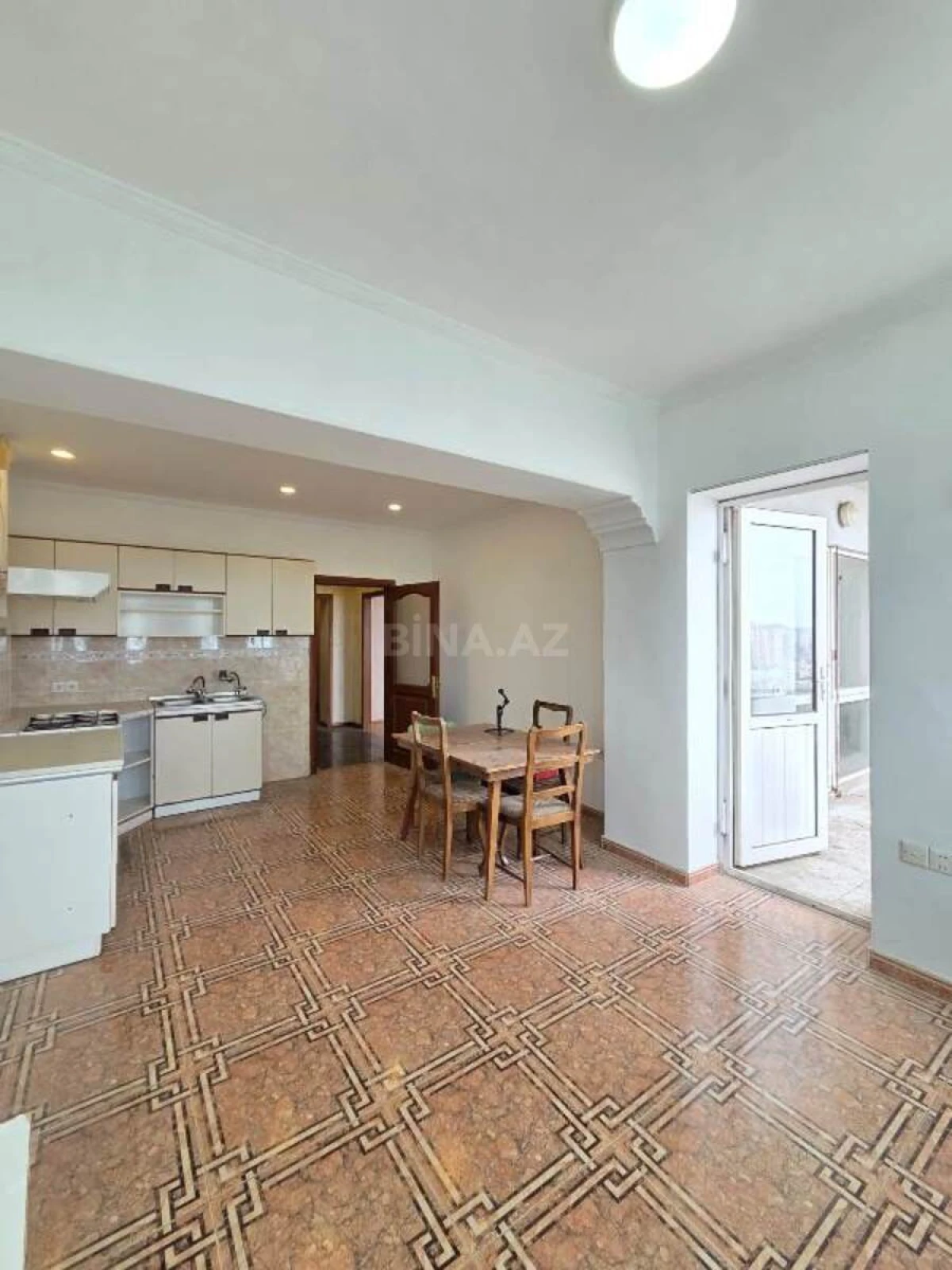 Satılır 3 otaqlı mənzil 135 m²