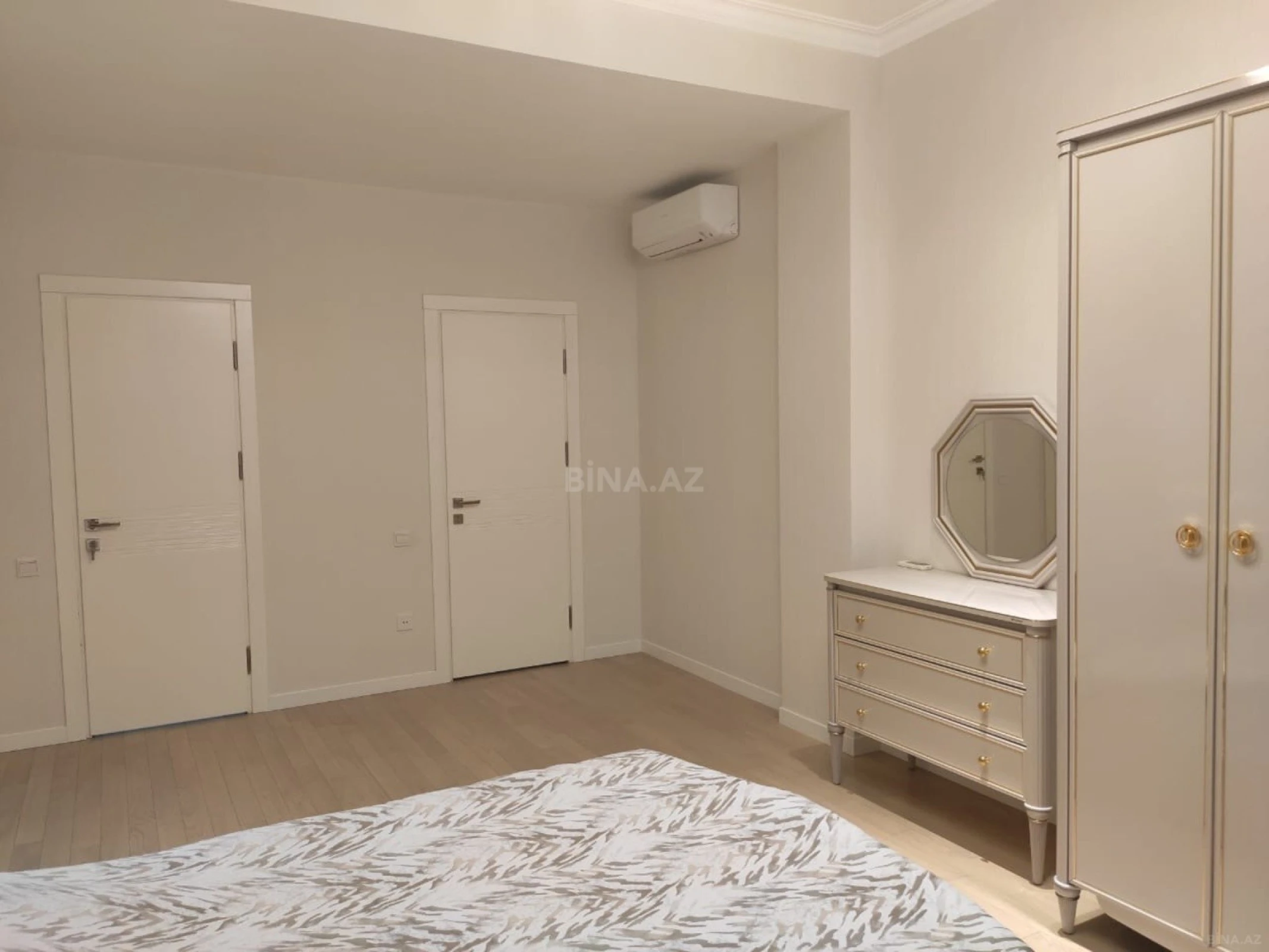 Kirayə verilir 3 otaqlı mənzil 170 m²