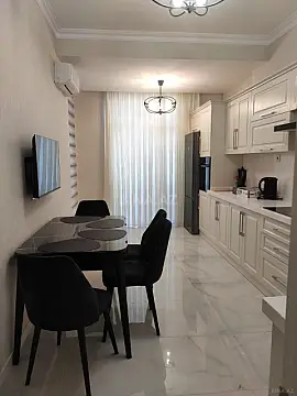 Kirayə verilir 3 otaqlı mənzil 170 m² — Bakı 3 otaq 170.00 m²