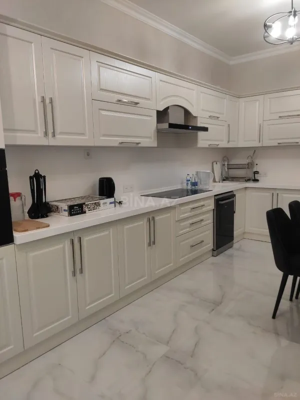 Kirayə verilir 3 otaqlı mənzil 170 m²