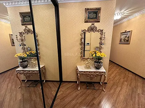 Satılır 3 otaqlı mənzil 130 m²