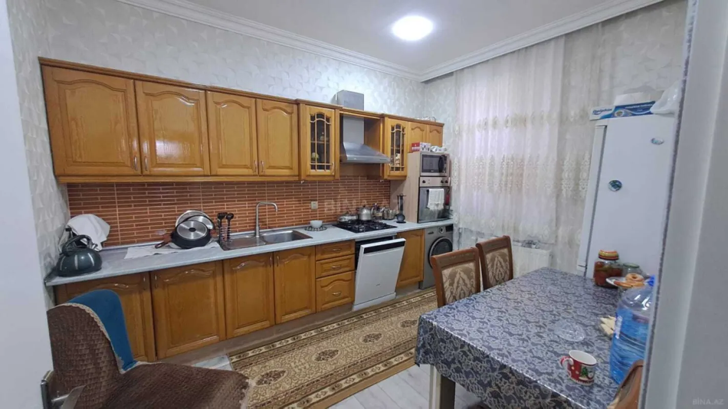 Satılır 4 otaqlı həyət evi 180 m²
