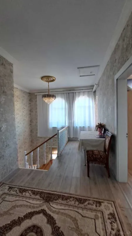 Satılır 4 otaqlı həyət evi 180 m²