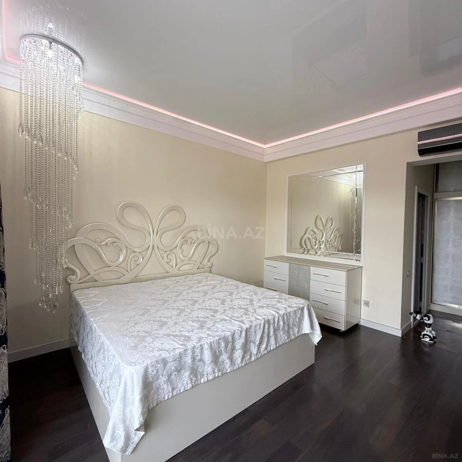 Kirayə verilir 3 otaqlı mənzil 145 m²