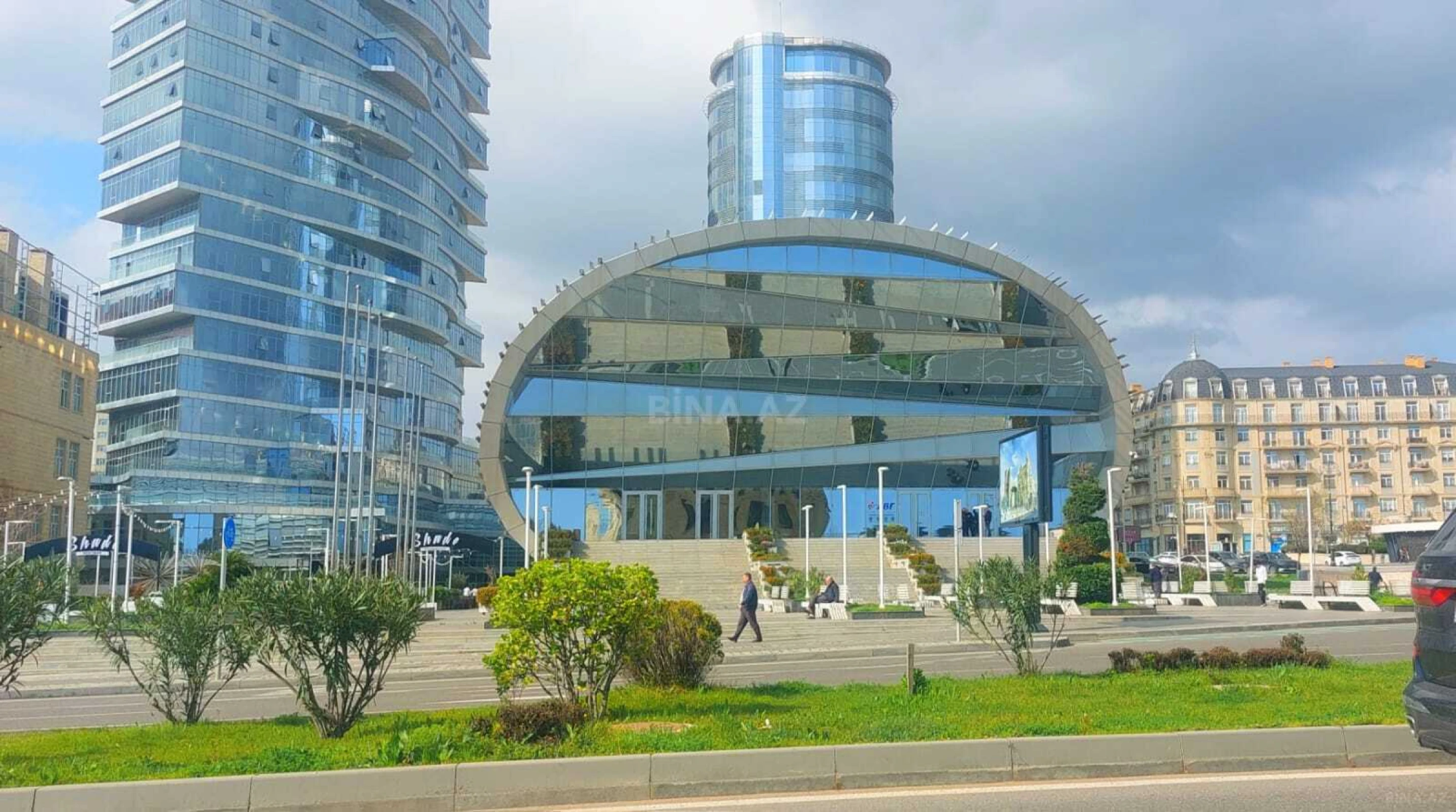 Kirayə verilir 3 otaqlı mənzil 145 m²