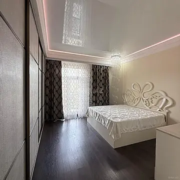Kirayə verilir 3 otaqlı mənzil 145 m²