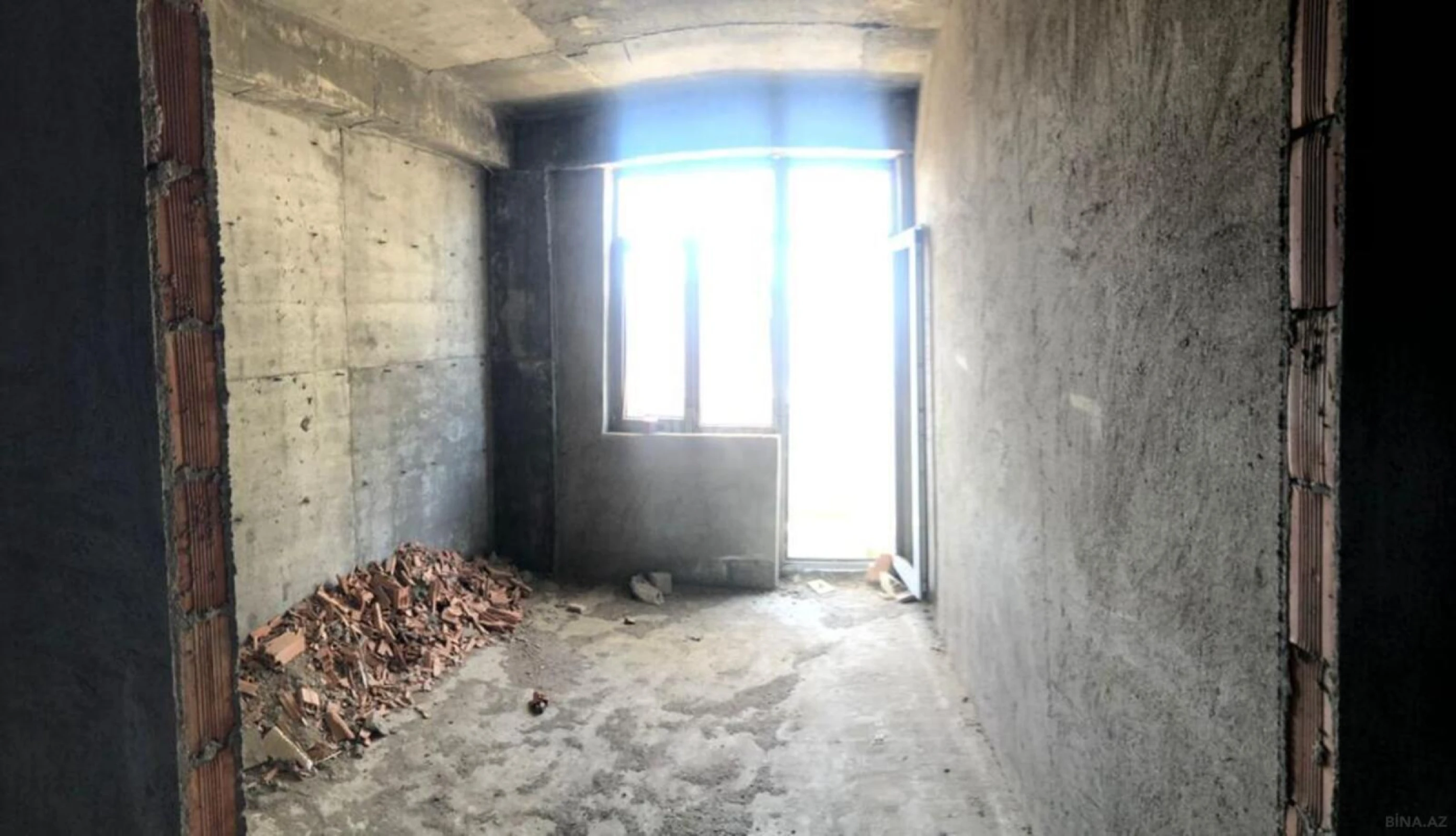 Satılır 3 otaqlı mənzil 122.5 m²