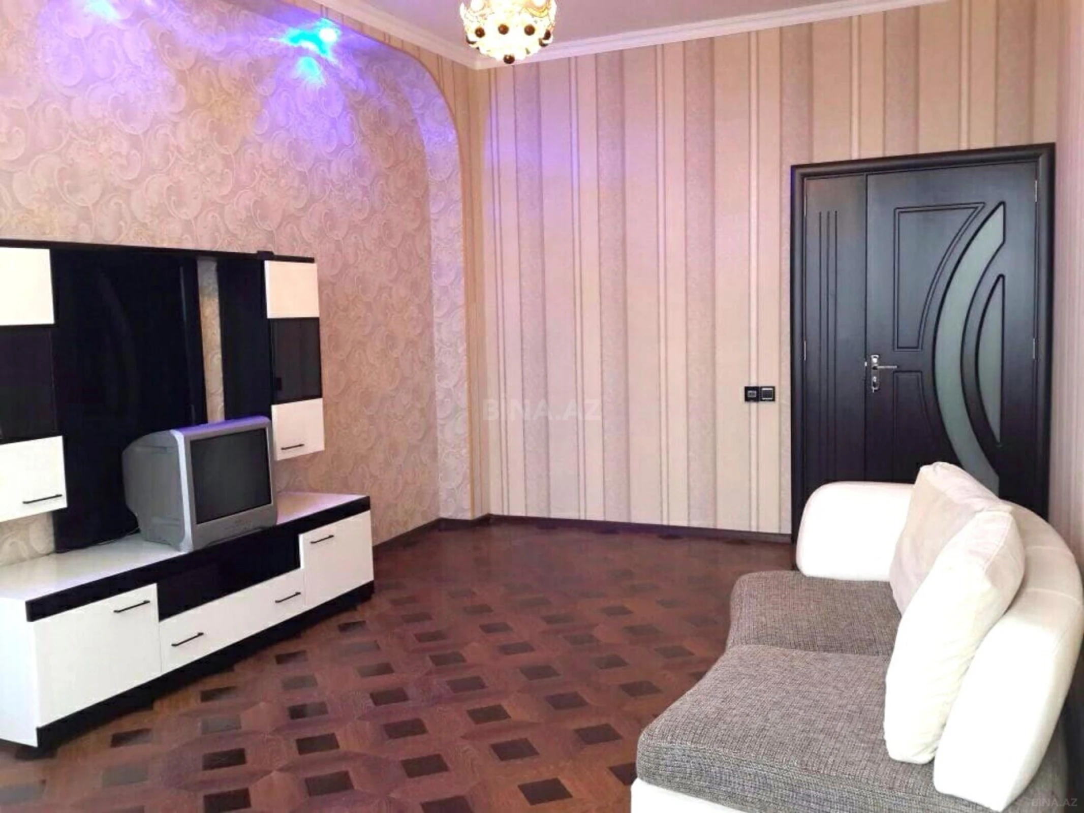 Satılır 2 otaqlı mənzil 67 m²