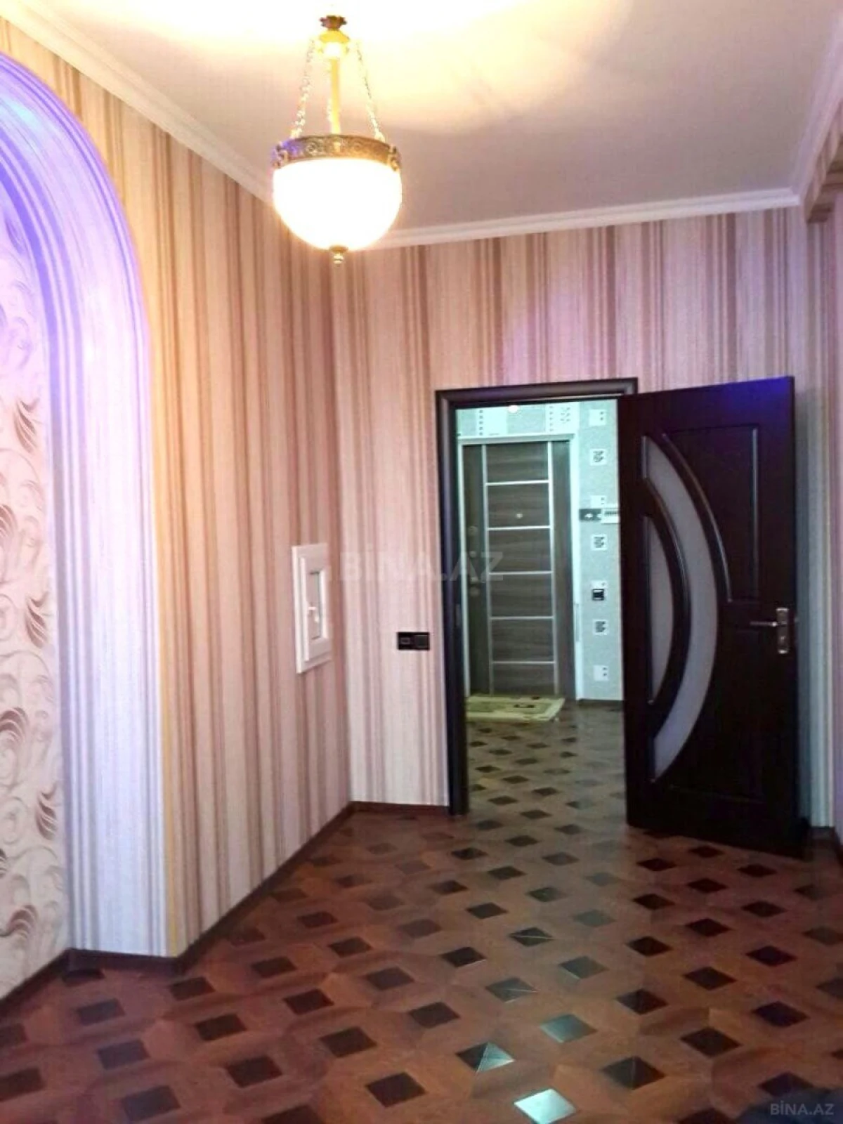 Satılır 2 otaqlı mənzil 67 m²