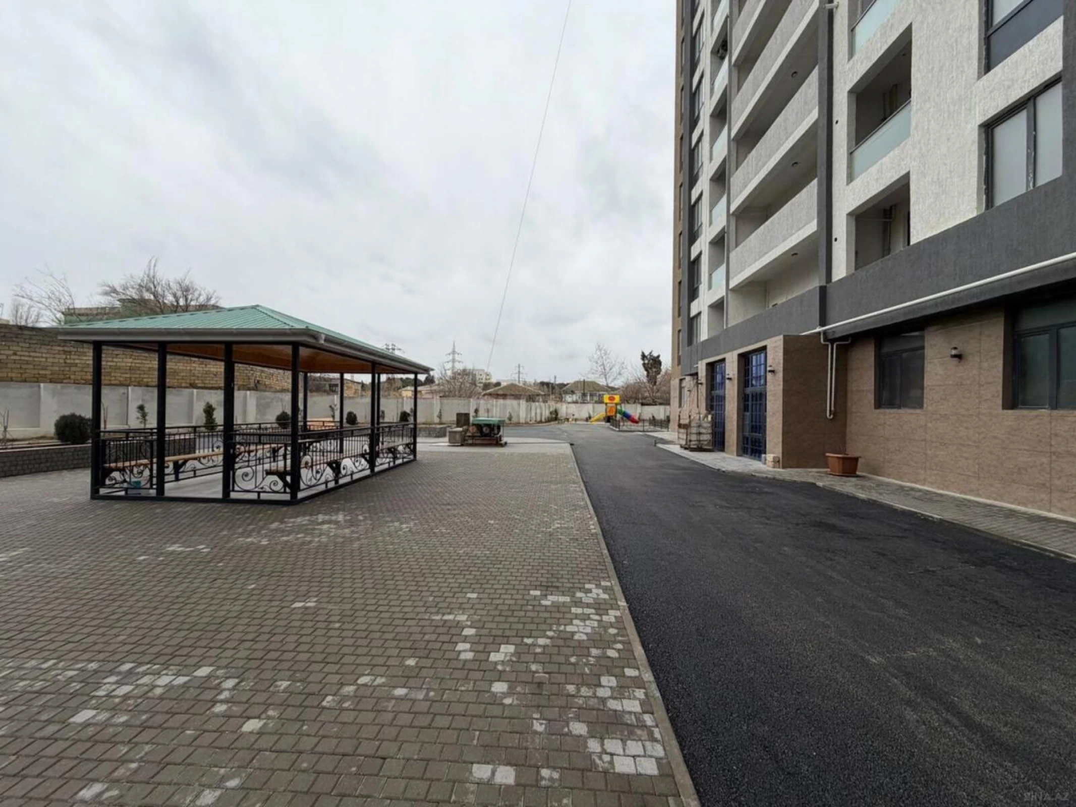 Satılır 3 otaqlı mənzil 125 m²