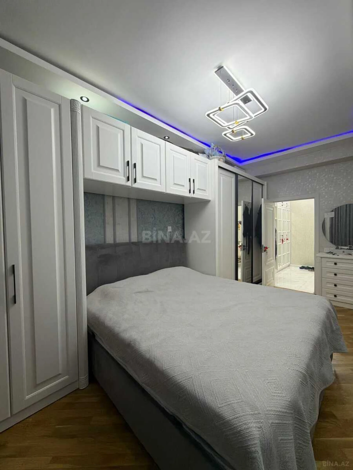 Satılır 2 otaqlı mənzil 100 m²