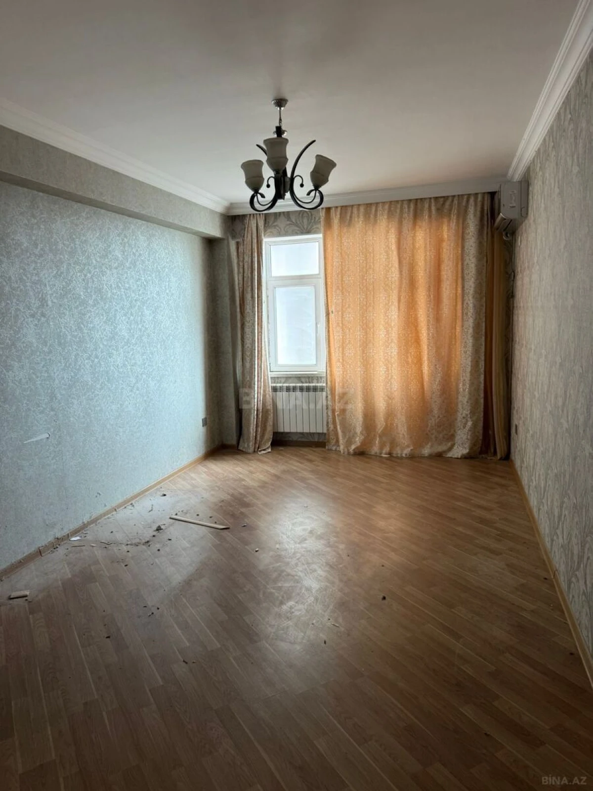 Satılır 3 otaqlı mənzil 150 m²