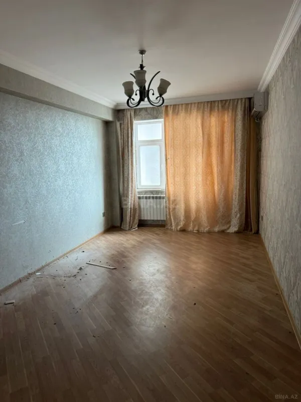 Satılır 3 otaqlı mənzil 150 m²