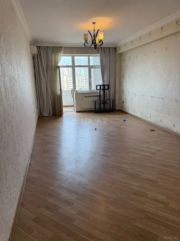 Satılır 3 otaqlı mənzil 150 m²