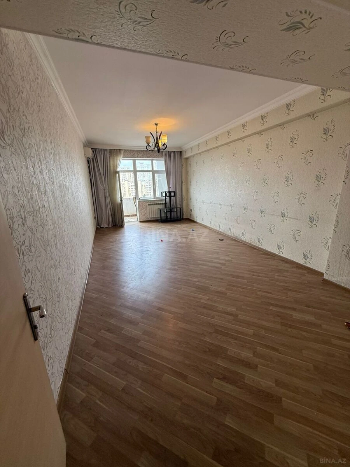 Satılır 3 otaqlı mənzil 150 m²
