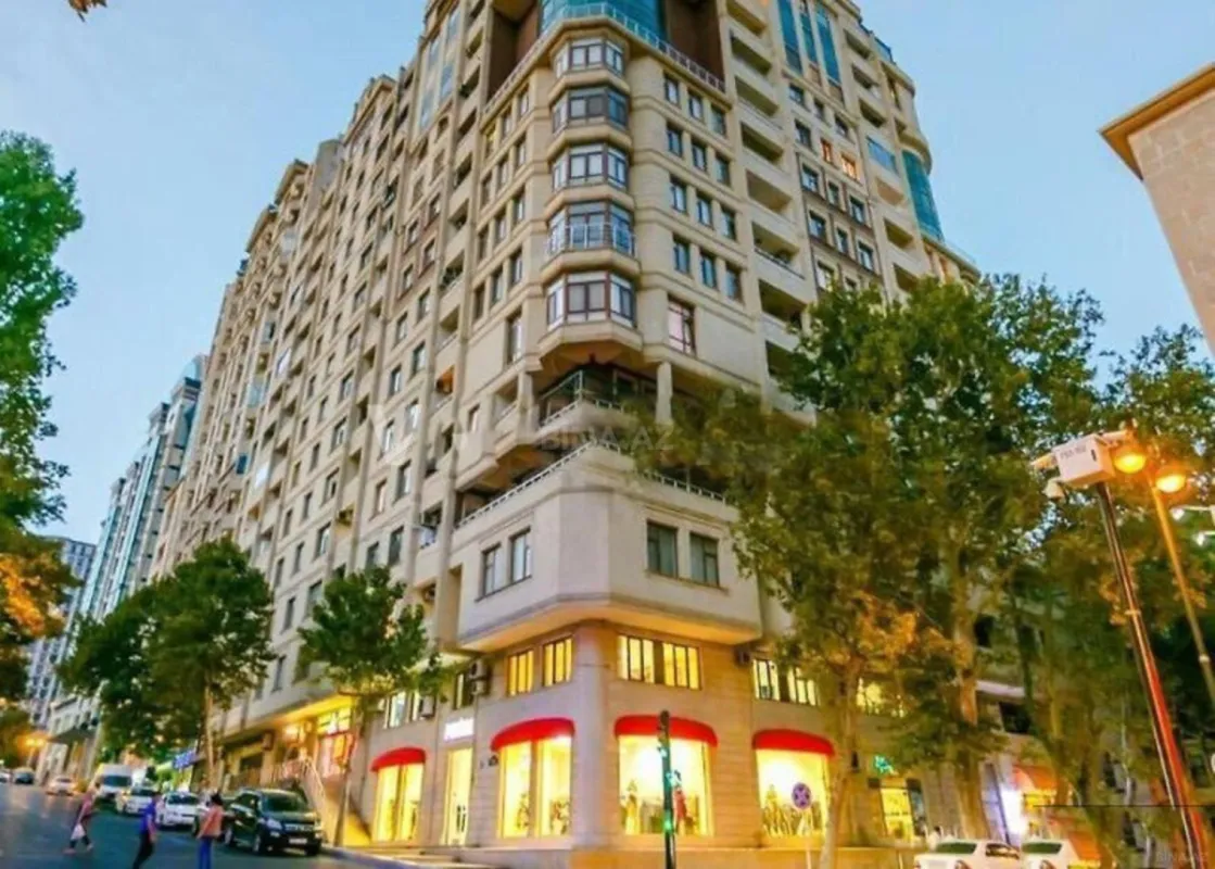 Satılır 3 otaqlı mənzil 160 m²