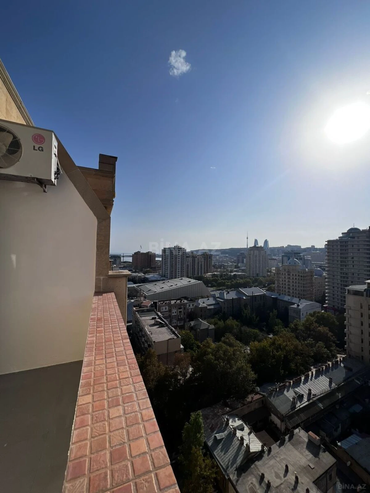 Satılır 3 otaqlı mənzil 160 m²