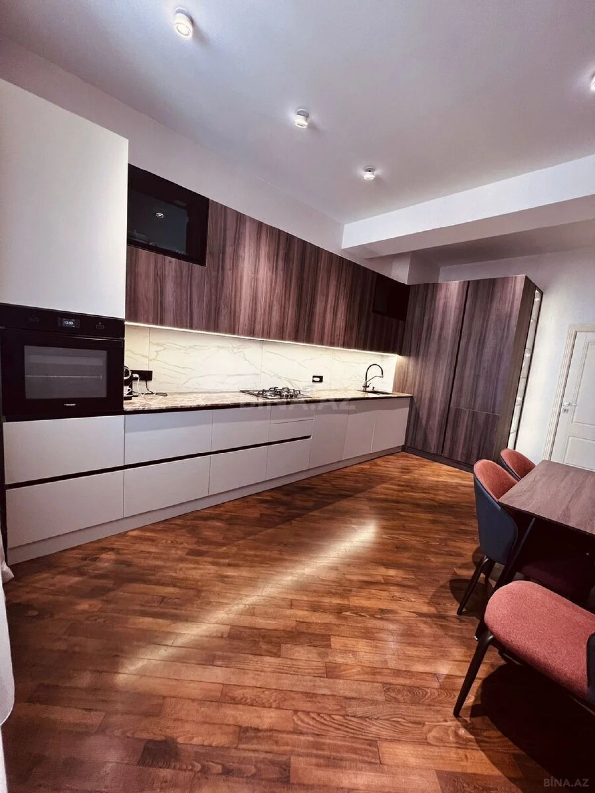 Satılır 3 otaqlı mənzil 160 m²