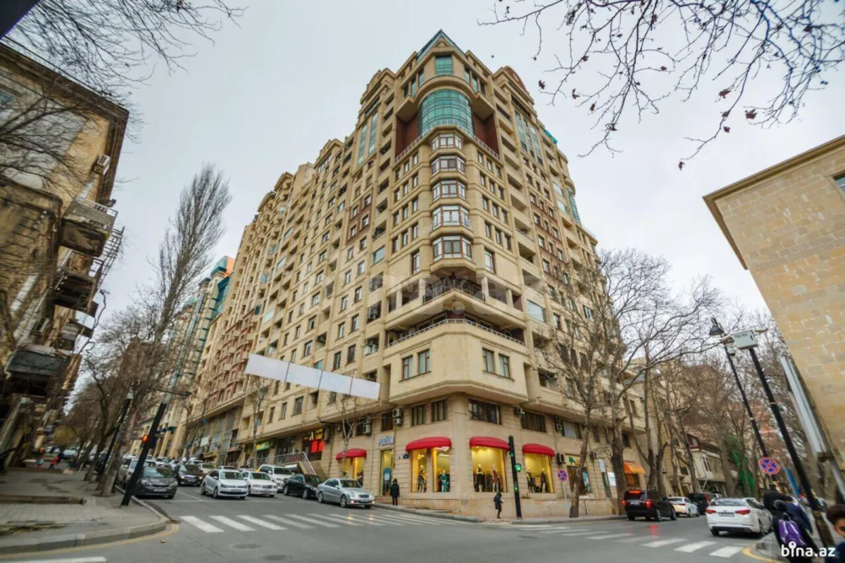 Satılır 3 otaqlı mənzil 160 m²