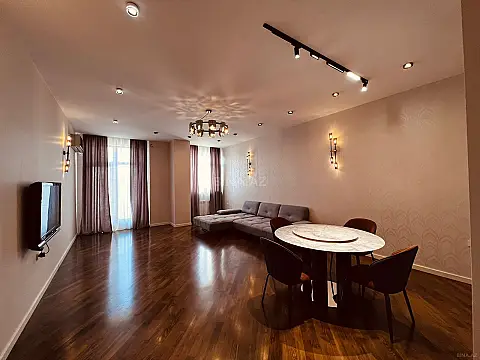 Satılır 3 otaqlı mənzil 160 m²