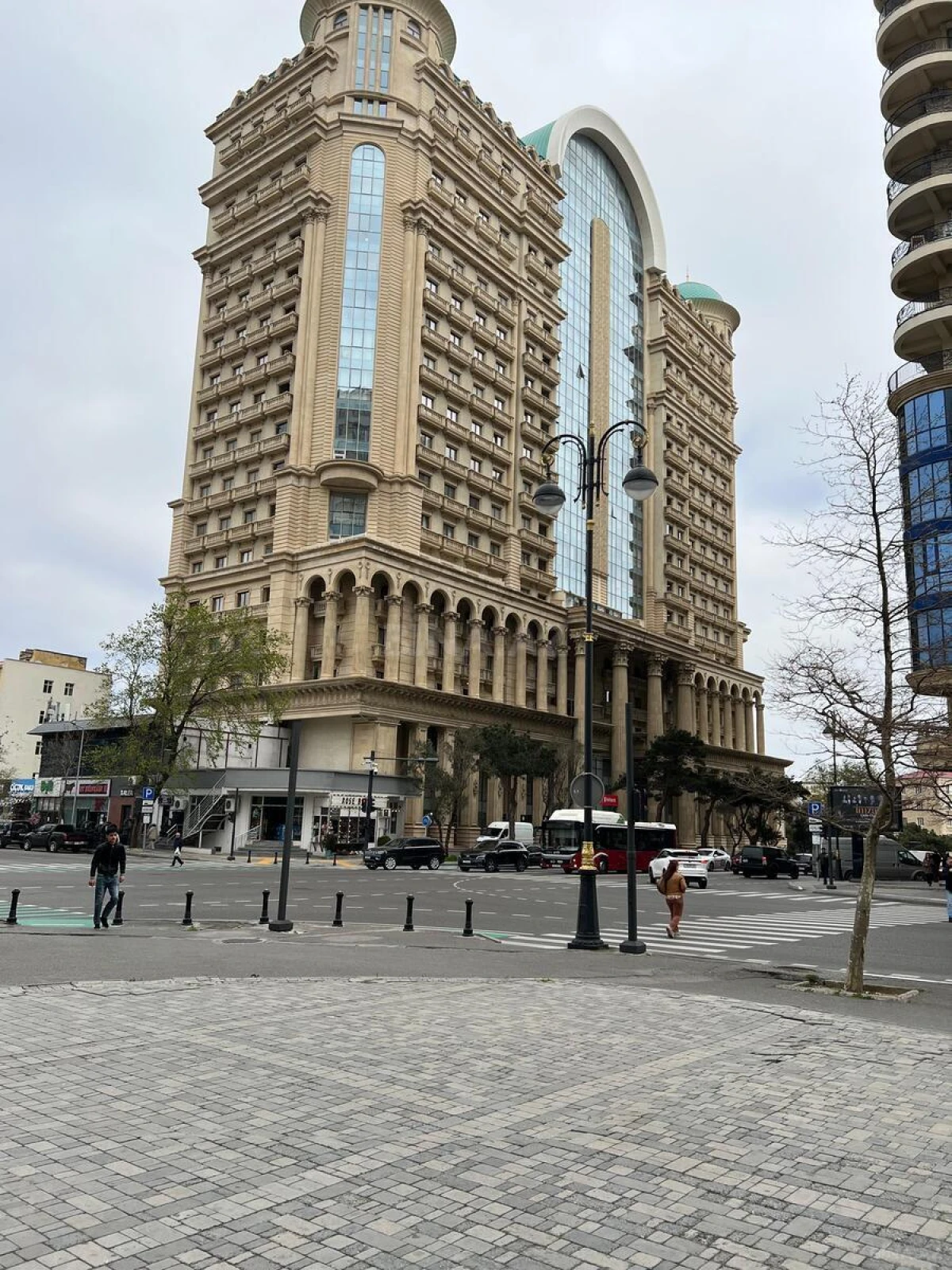 Satılır 3 otaqlı mənzil 108 m²