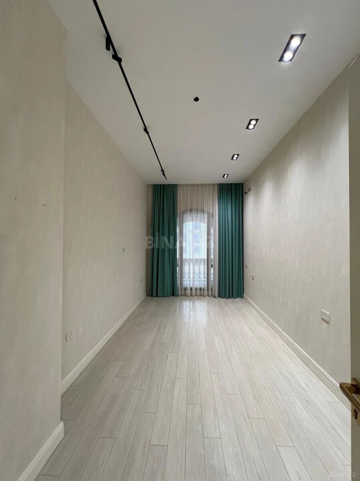 Satılır 3 otaqlı mənzil 108 m²