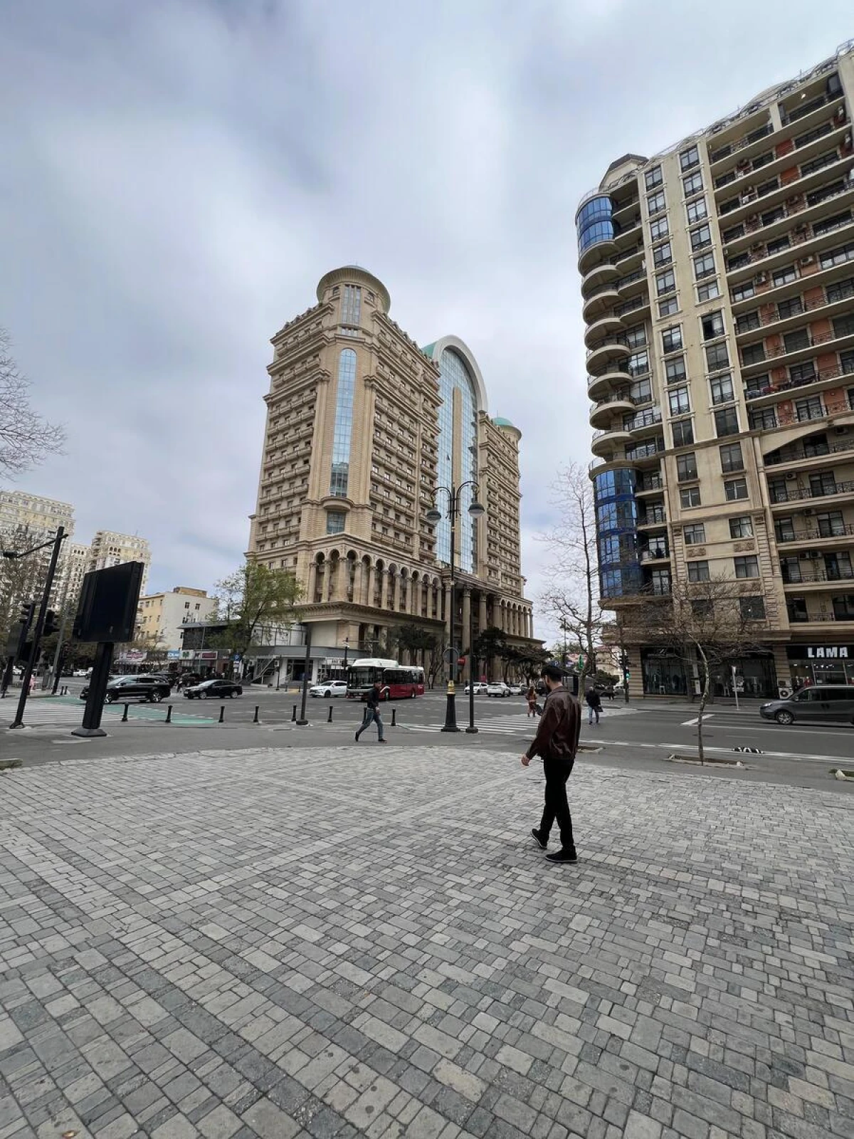 Satılır 3 otaqlı mənzil 108 m²