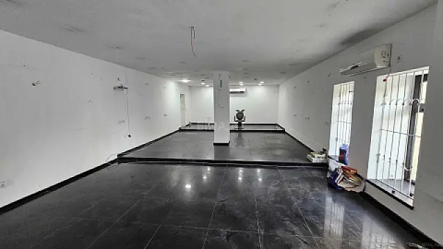 Kirayə verilir 2 otaqlı ofis 140 m²