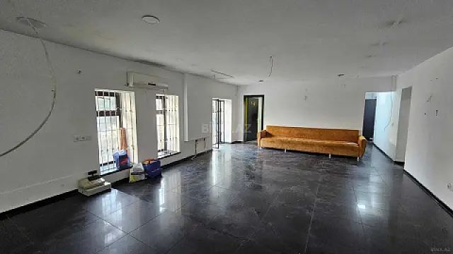 Kirayə verilir 2 otaqlı ofis 140 m²