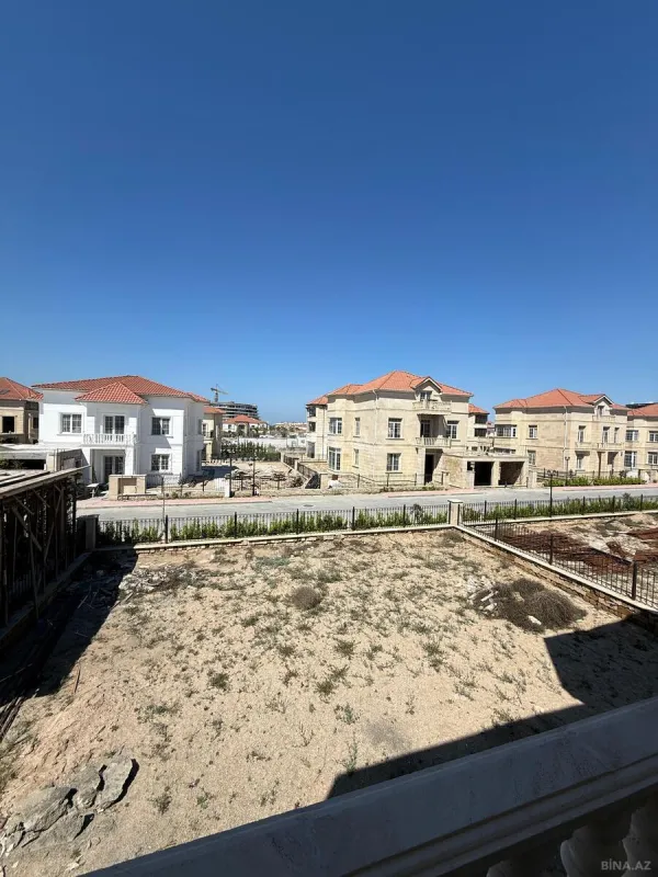 Satılır 5 otaqlı həyət evi 300 m²