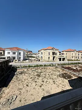 Satılır 5 otaqlı həyət evi 300 m²