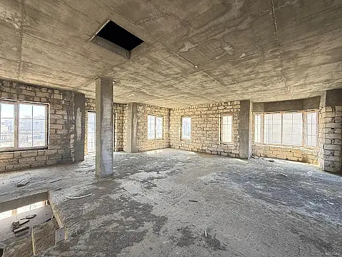 Satılır 5 otaqlı həyət evi 300 m²