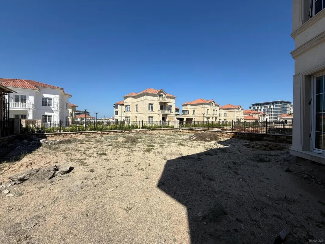 Satılır 5 otaqlı həyət evi 300 m²