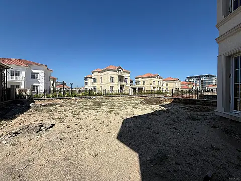 Satılır 5 otaqlı həyət evi 300 m²