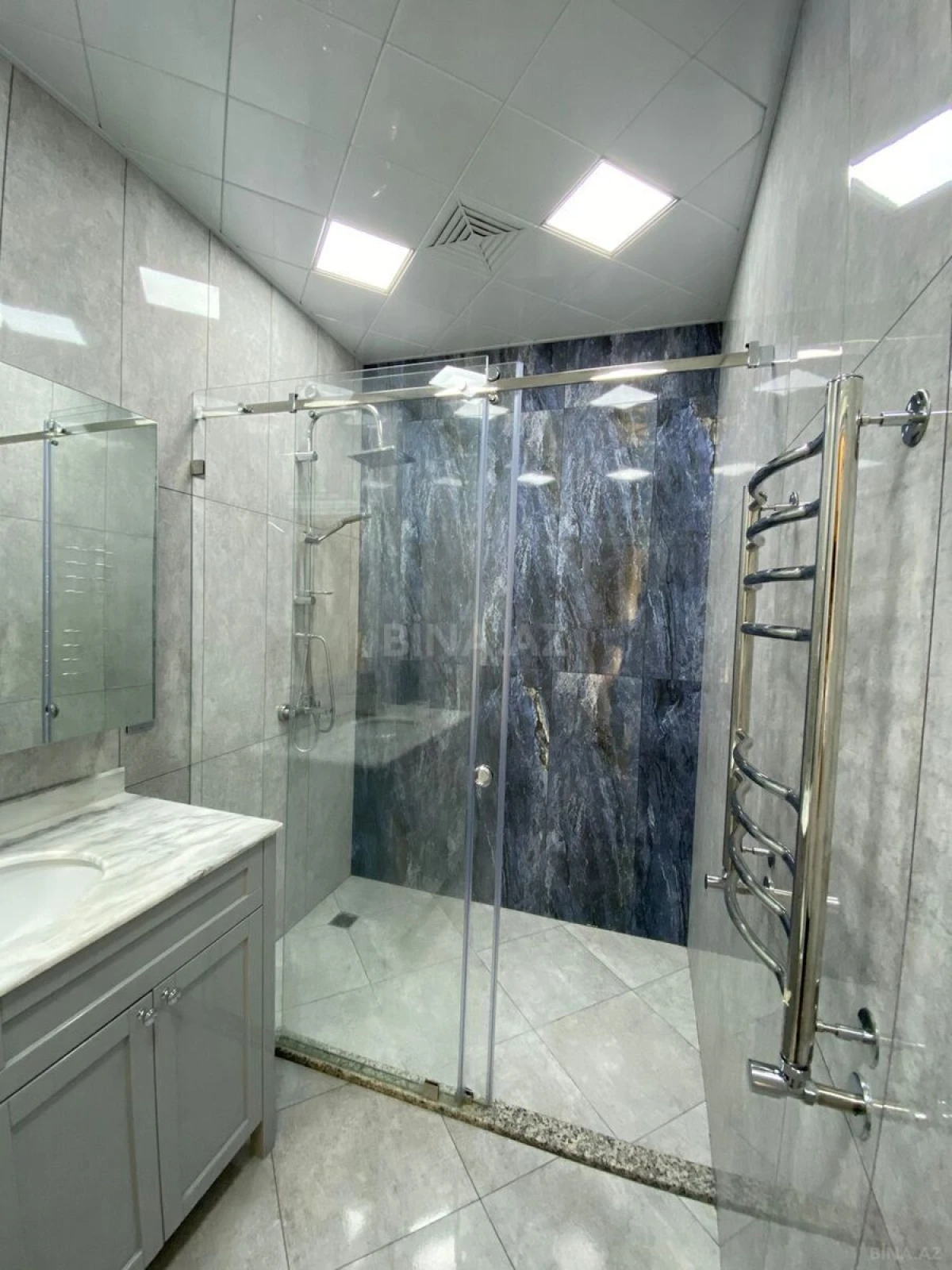 Kirayə verilir 3 otaqlı mənzil 155 m²