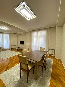 Kirayə verilir 3 otaqlı mənzil 155 m²