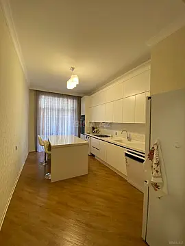 Kirayə verilir 3 otaqlı mənzil 155 m²