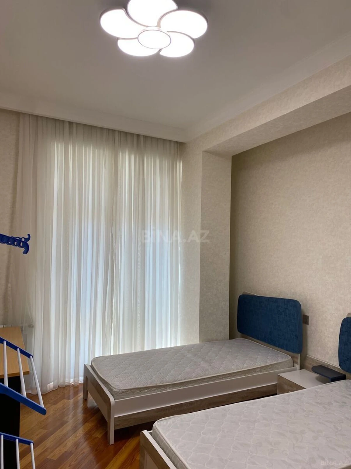 Kirayə verilir 3 otaqlı mənzil 155 m²