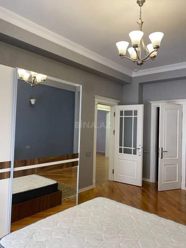 Kirayə verilir 3 otaqlı mənzil 155 m²