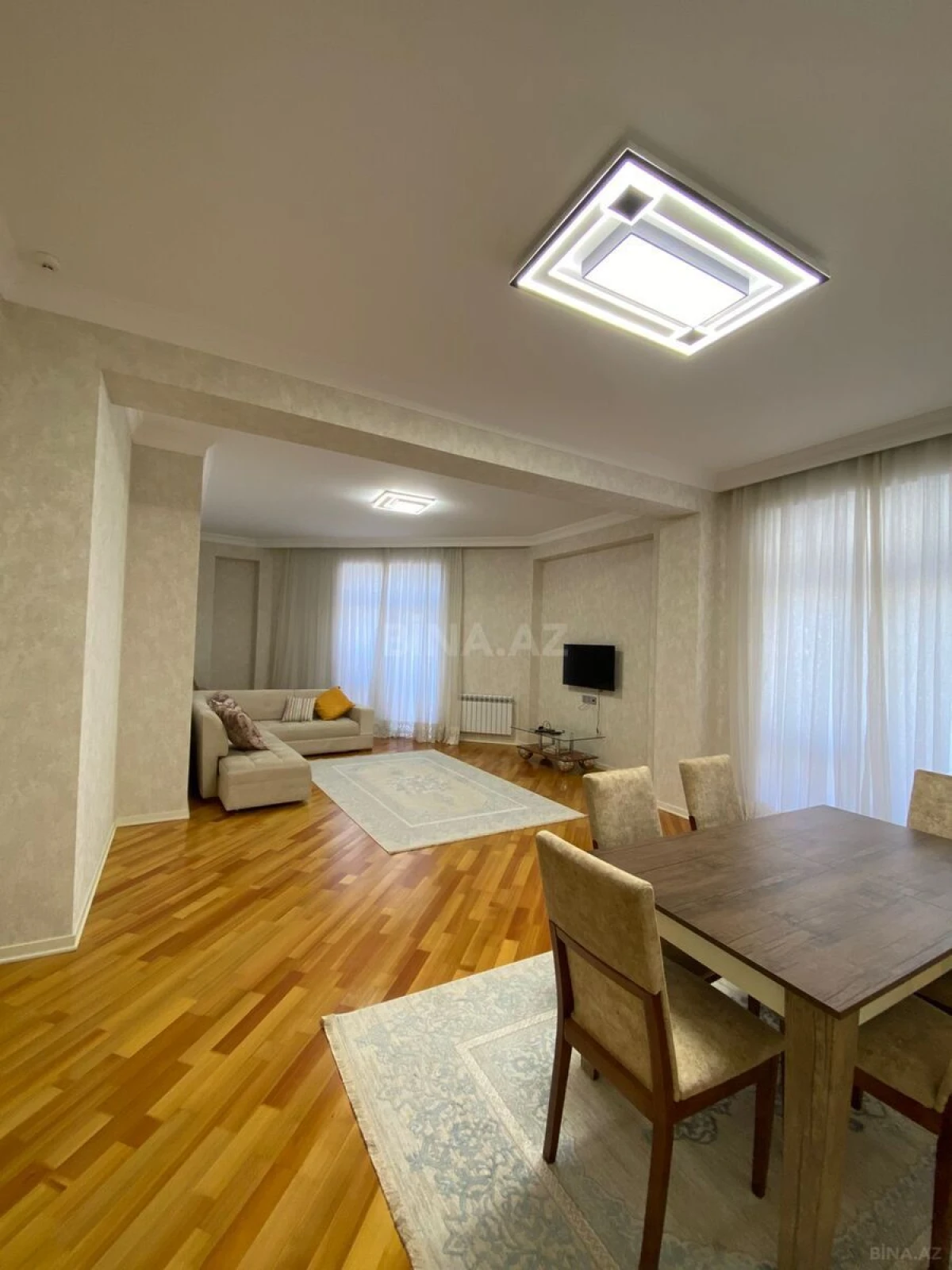 Kirayə verilir 3 otaqlı mənzil 155 m²