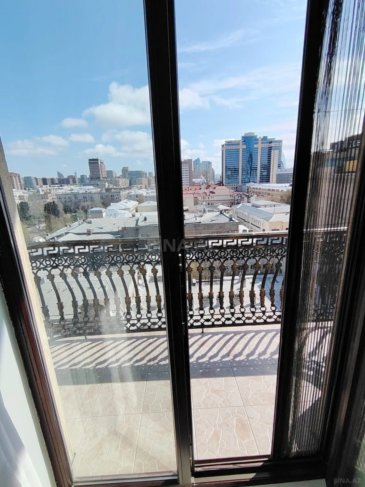 Kirayə verilir 2 otaqlı mənzil 84 m²