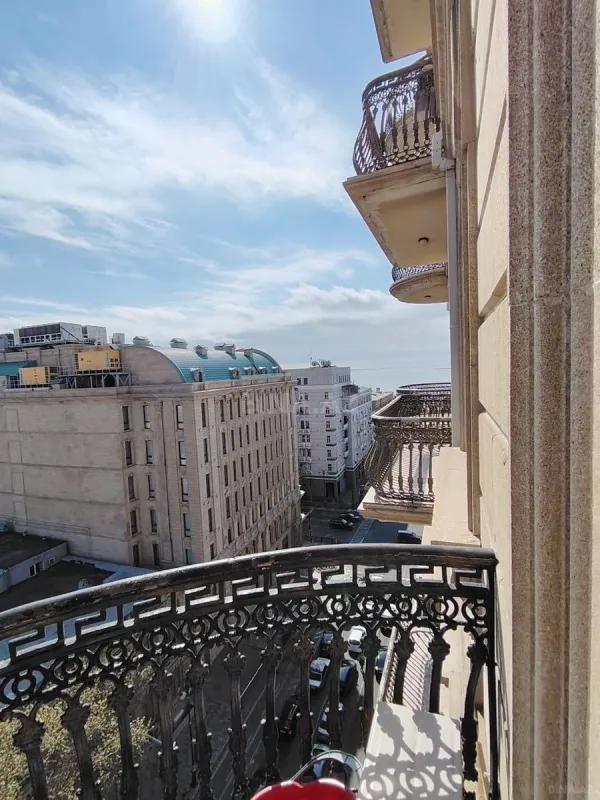 Kirayə verilir 2 otaqlı mənzil 84 m²