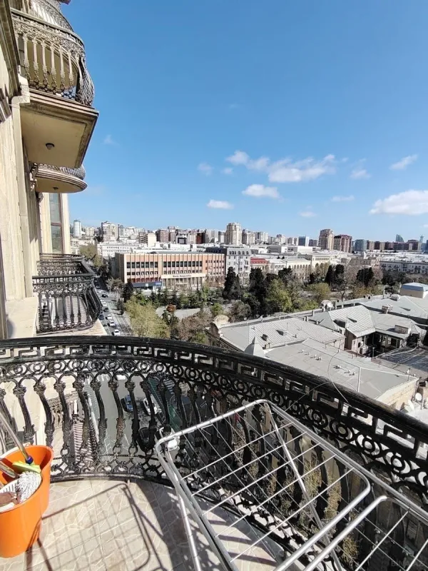 Kirayə verilir 2 otaqlı mənzil 84 m²