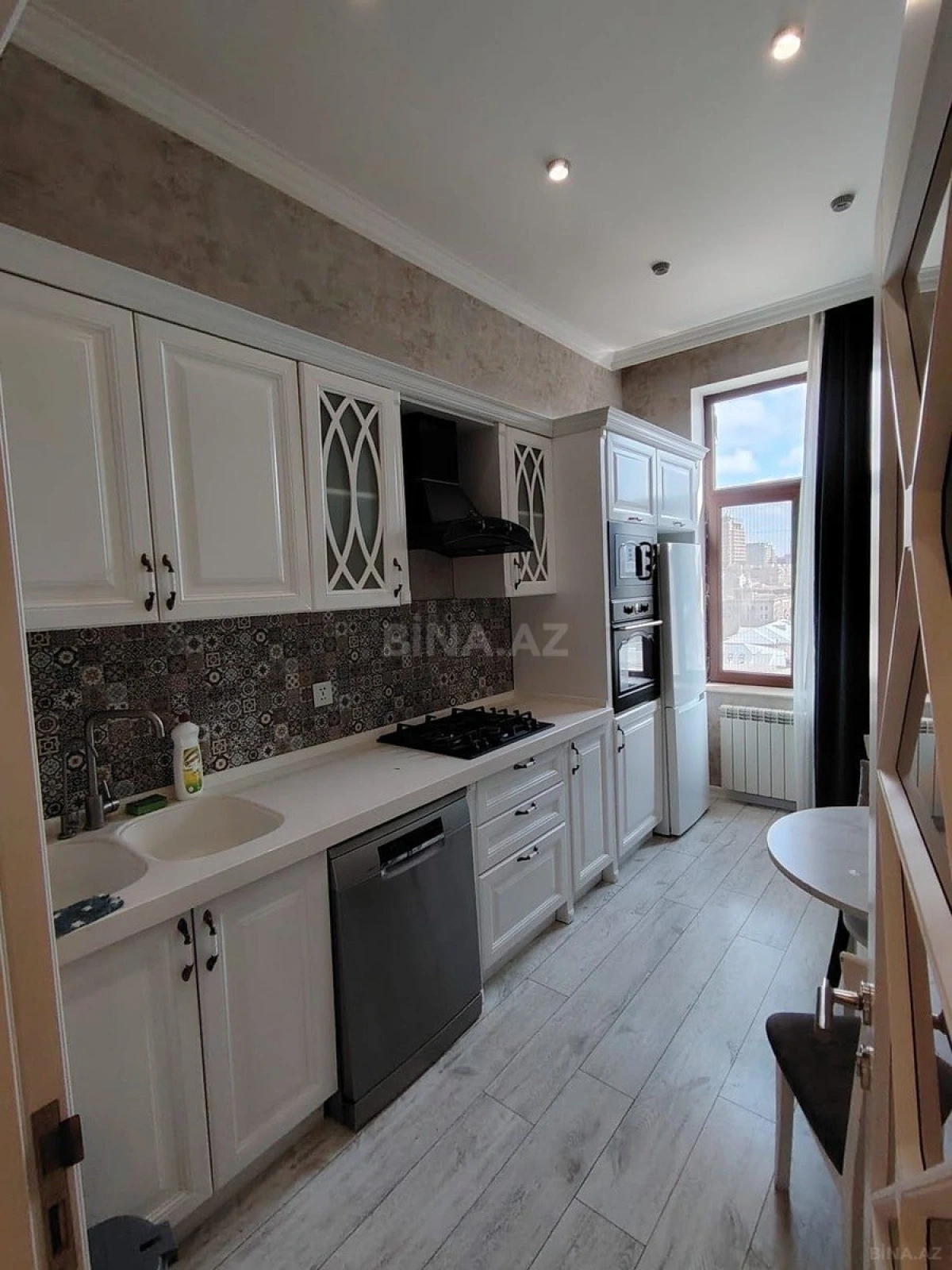 Kirayə verilir 2 otaqlı mənzil 84 m²