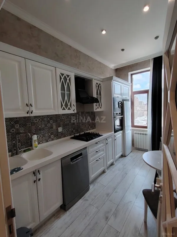 Kirayə verilir 2 otaqlı mənzil 84 m²