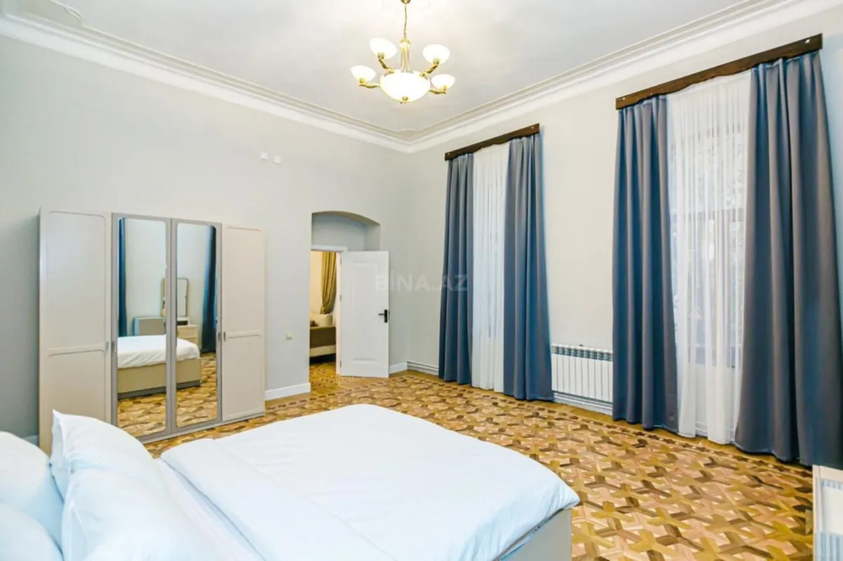 Kirayə verilir 5 otaqlı mənzil 220 m²