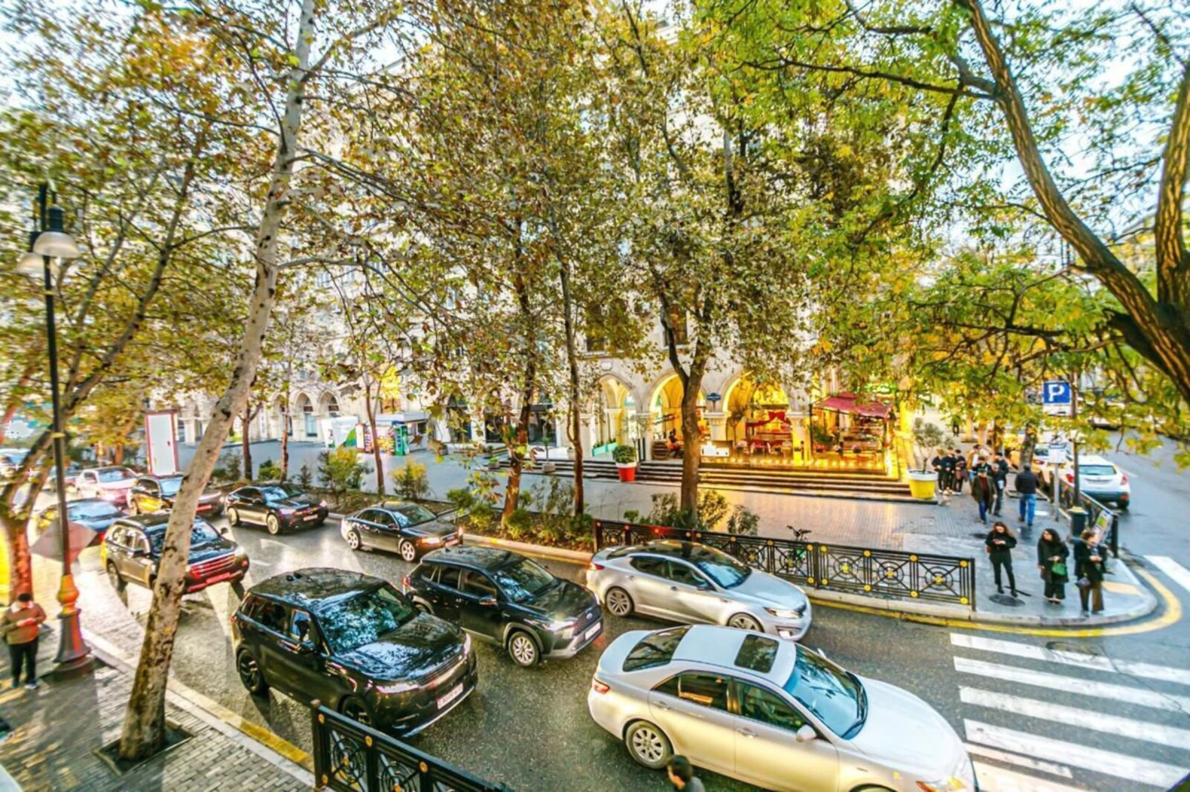 Kirayə verilir 5 otaqlı mənzil 220 m²